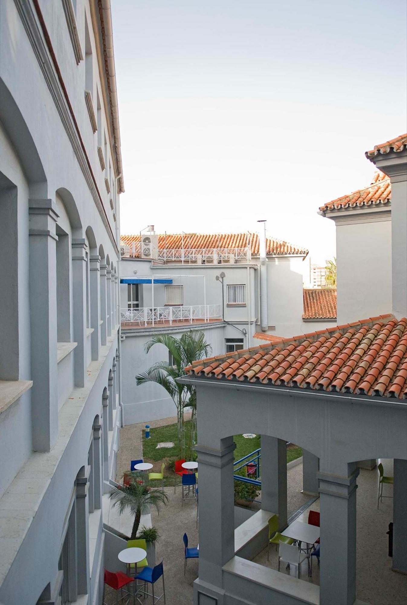 Albergue Inturjoven Malaga — Photos 2
